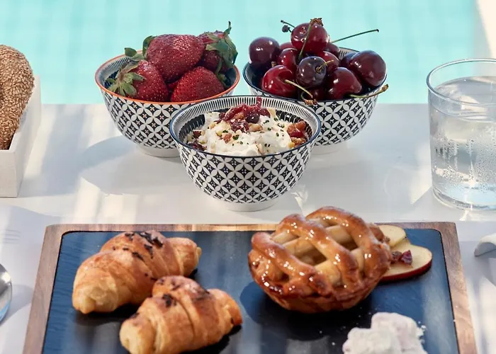 Mr And Mrs White Paros Hotel