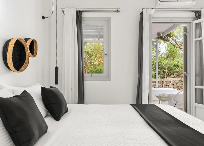 Mr And Mrs White Paros Nausa