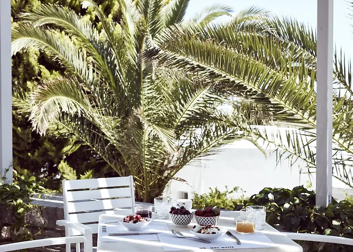 Mr And Mrs White Paros Nausa