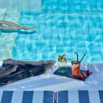 Mr And Mrs White Paros 호텔 4*