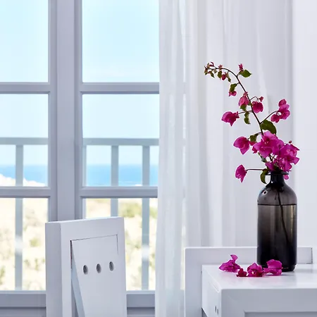 Mr And Mrs White Paros Hotel 4*