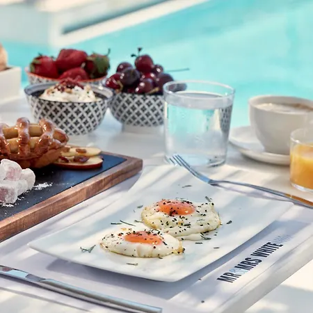 Mr And Mrs White Paros 4*