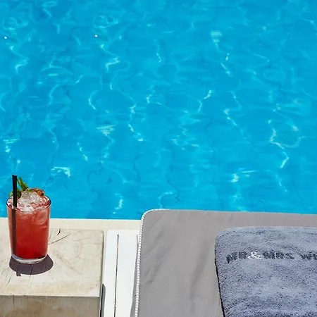 Mr And Mrs White Paros 4*