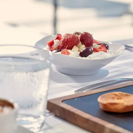 Mr And Mrs White Paros Naoussa