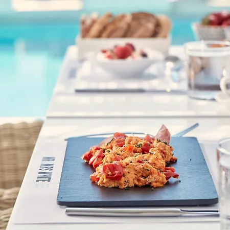 Mr And Mrs White Paros Naoussa