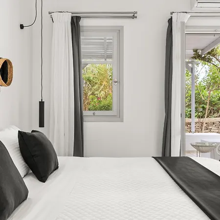 Mr And Mrs White Paros Naoussa