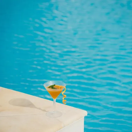 Mr And Mrs White Paros 4* Naousa