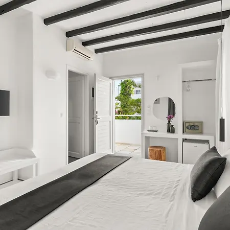 Mr And Mrs White Paros 4*
