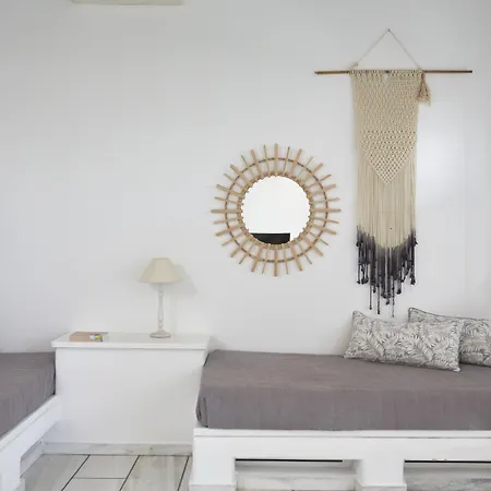 Mr And Mrs White Paros Naoussa