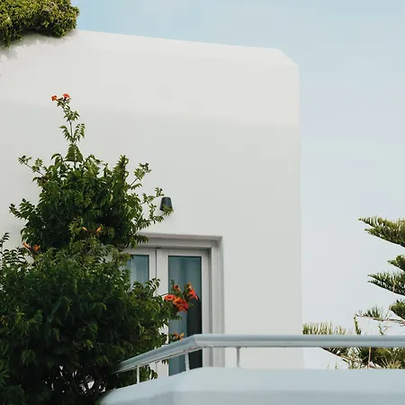 Mr And Mrs White Paros