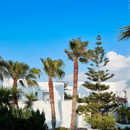 Mr And Mrs White Paros Naoussa
