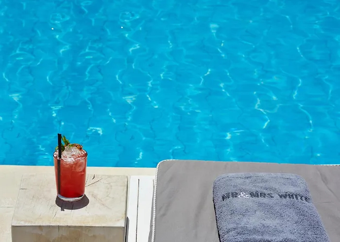 Mr And Mrs White Paros 4*