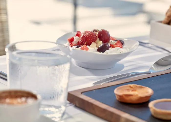 Mr And Mrs White Paros 纳乌萨