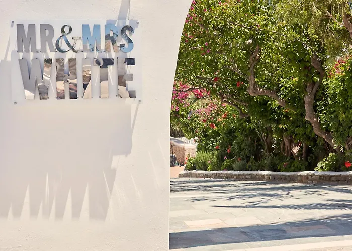 酒店 Mr And Mrs White Paros 4*
