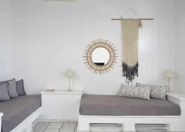 Mr And Mrs White Paros 纳乌萨