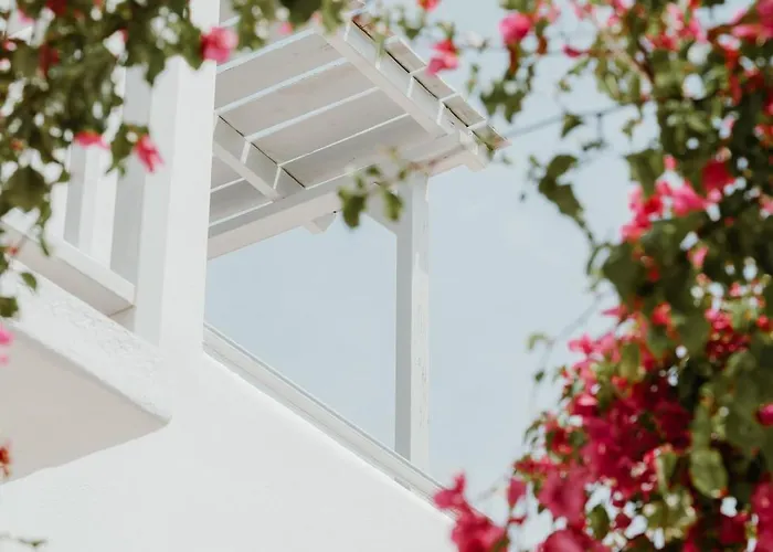 Mr And Mrs White Paros 4*